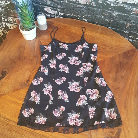 H&M Floral Dress - Picture 3 of 8